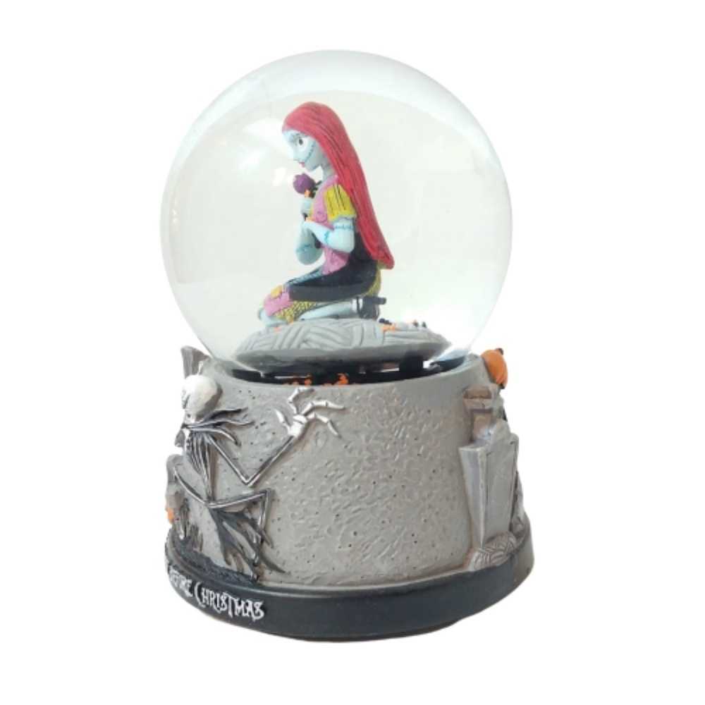 ❌SOLD❌ Nightmare before Christmas Snow Globe - Picture 4 of 8